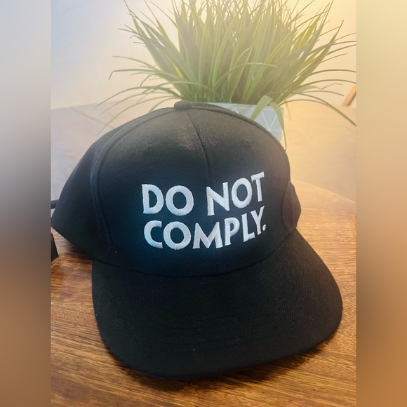 Patriotic SnapBack 🇺🇸 - Picture 3 of 3